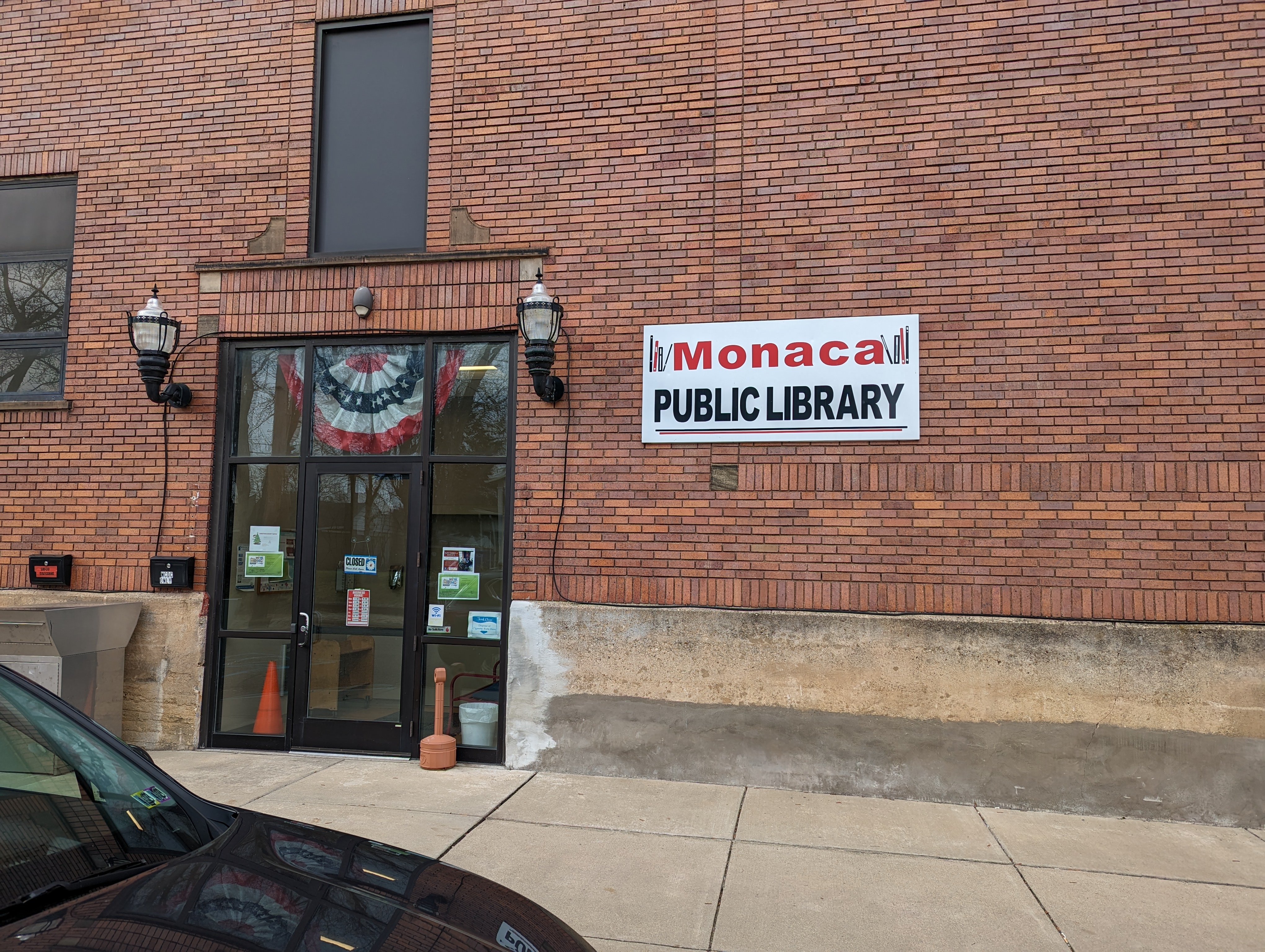 Exterior of Monaca Public Library